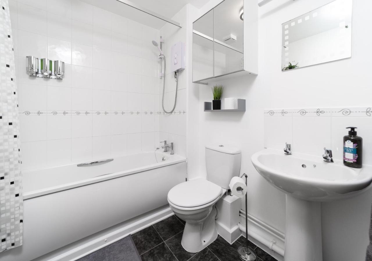 Charming 2Br Ground Floor Flat In Sholing, 11 Mins From City Centre - Recently Set Up With Love Саутхамптън Екстериор снимка