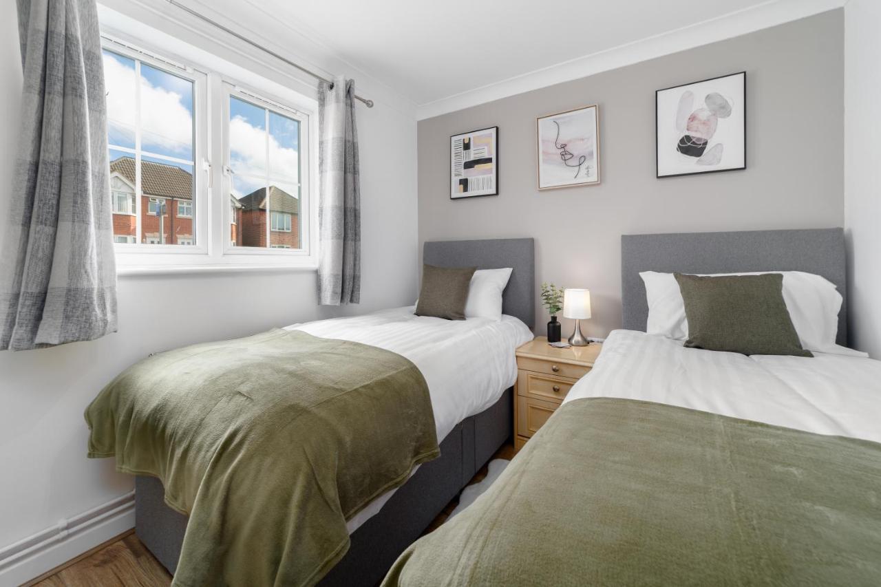 Charming 2Br Ground Floor Flat In Sholing, 11 Mins From City Centre - Recently Set Up With Love Саутхамптън Екстериор снимка